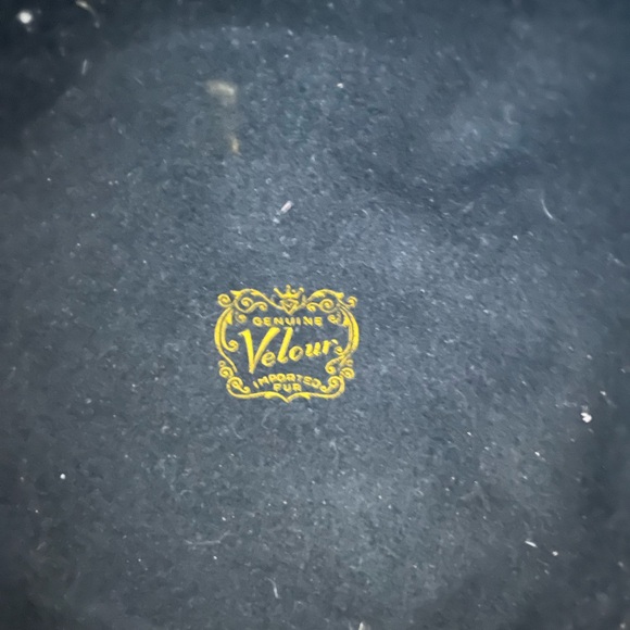 Vintage velvet and feathers hat - Picture 2 of 7